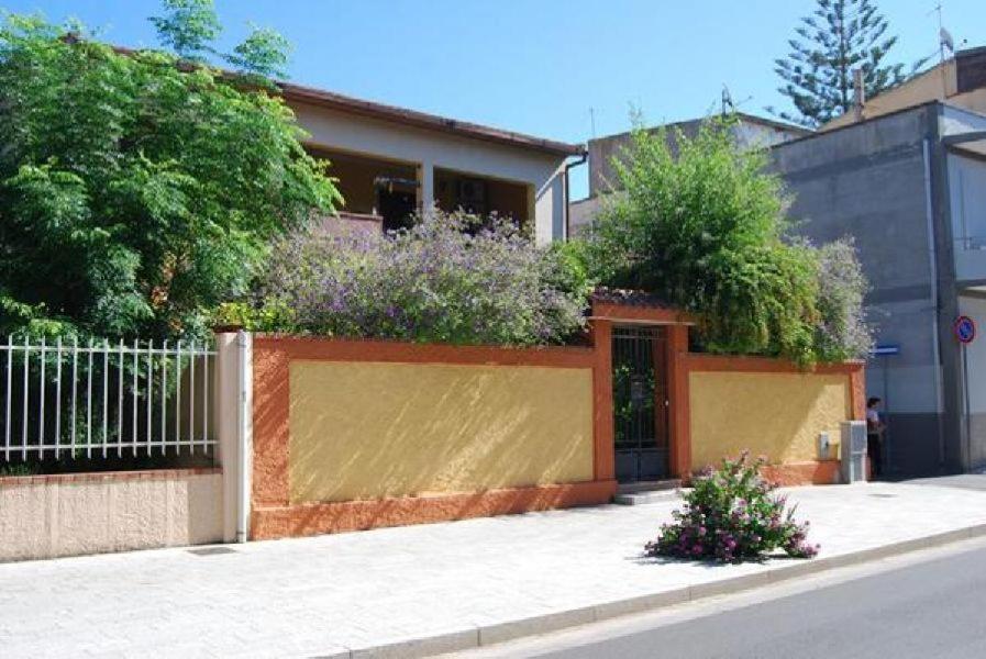 Bed and Breakfast Sette Nani à Elmas Extérieur photo